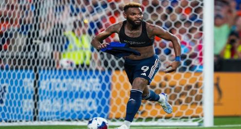 شاهد أهداف ومهارات أرون بوبيندزا مهاجم الزمالك الجديد (فيديو)